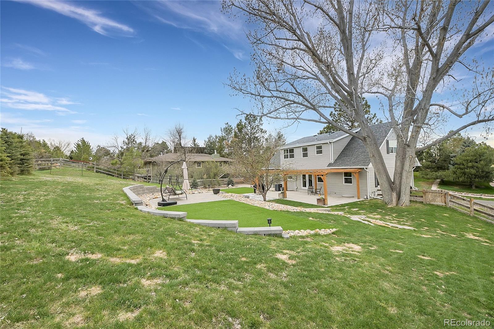 6885 Hillside Way