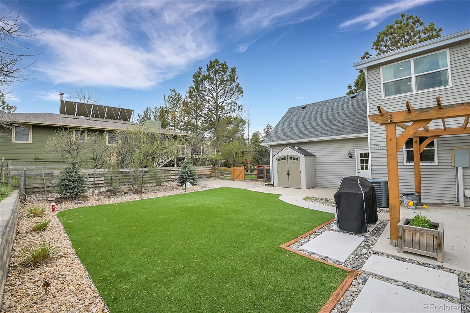 6885 Hillside Way