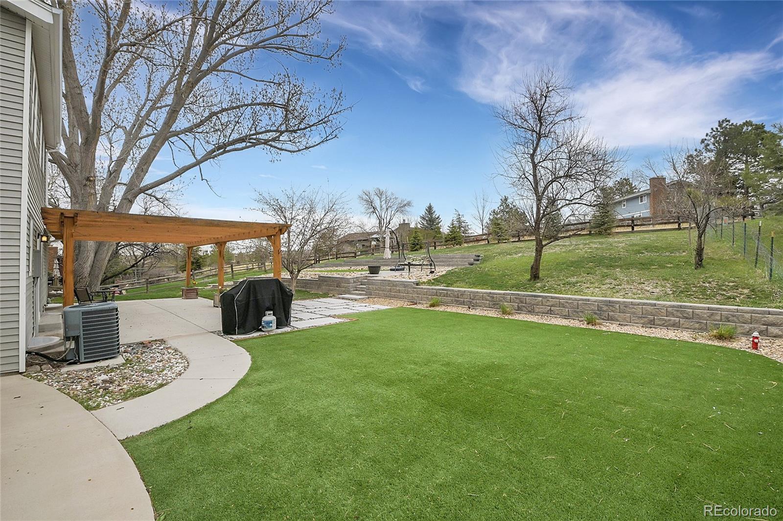6885 Hillside Way