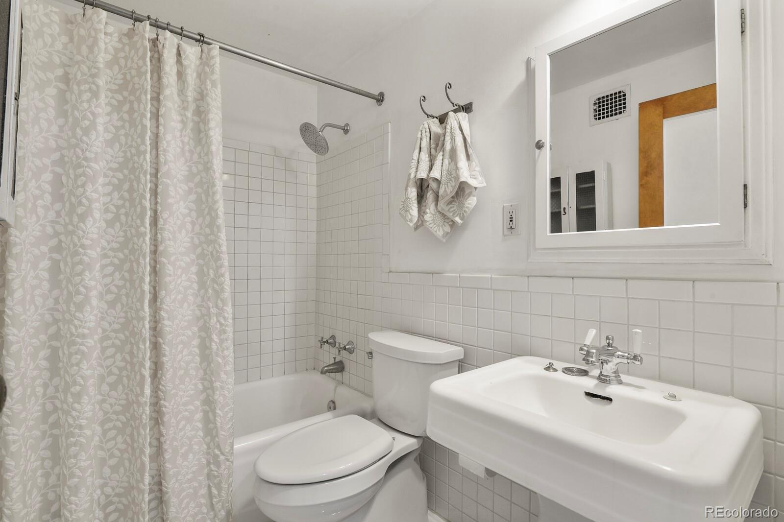 485 S Logan Street Unit: 11