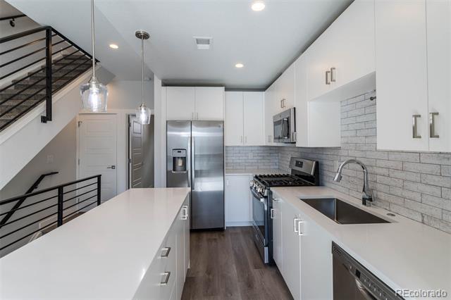 2350 Tremont Place Unit: 19