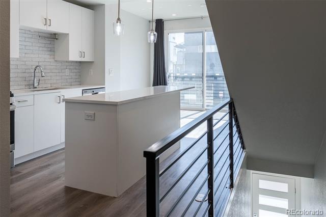 2350 Tremont Place Unit: 19