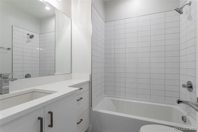 2350 Tremont Place Unit: 19