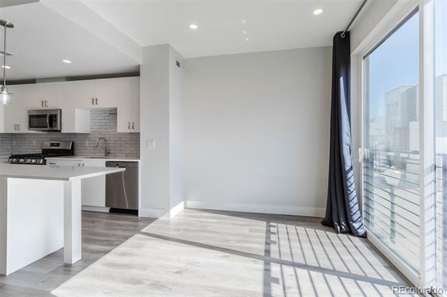 2350 Tremont Place Unit: 19