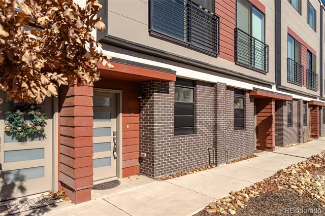 2350 Tremont Place Unit: 19