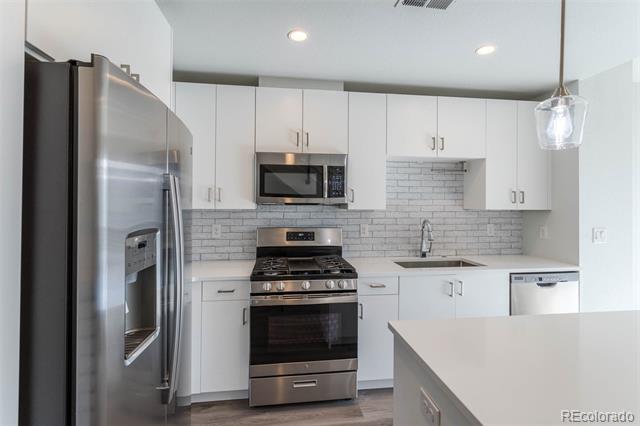 2350 Tremont Place Unit: 19