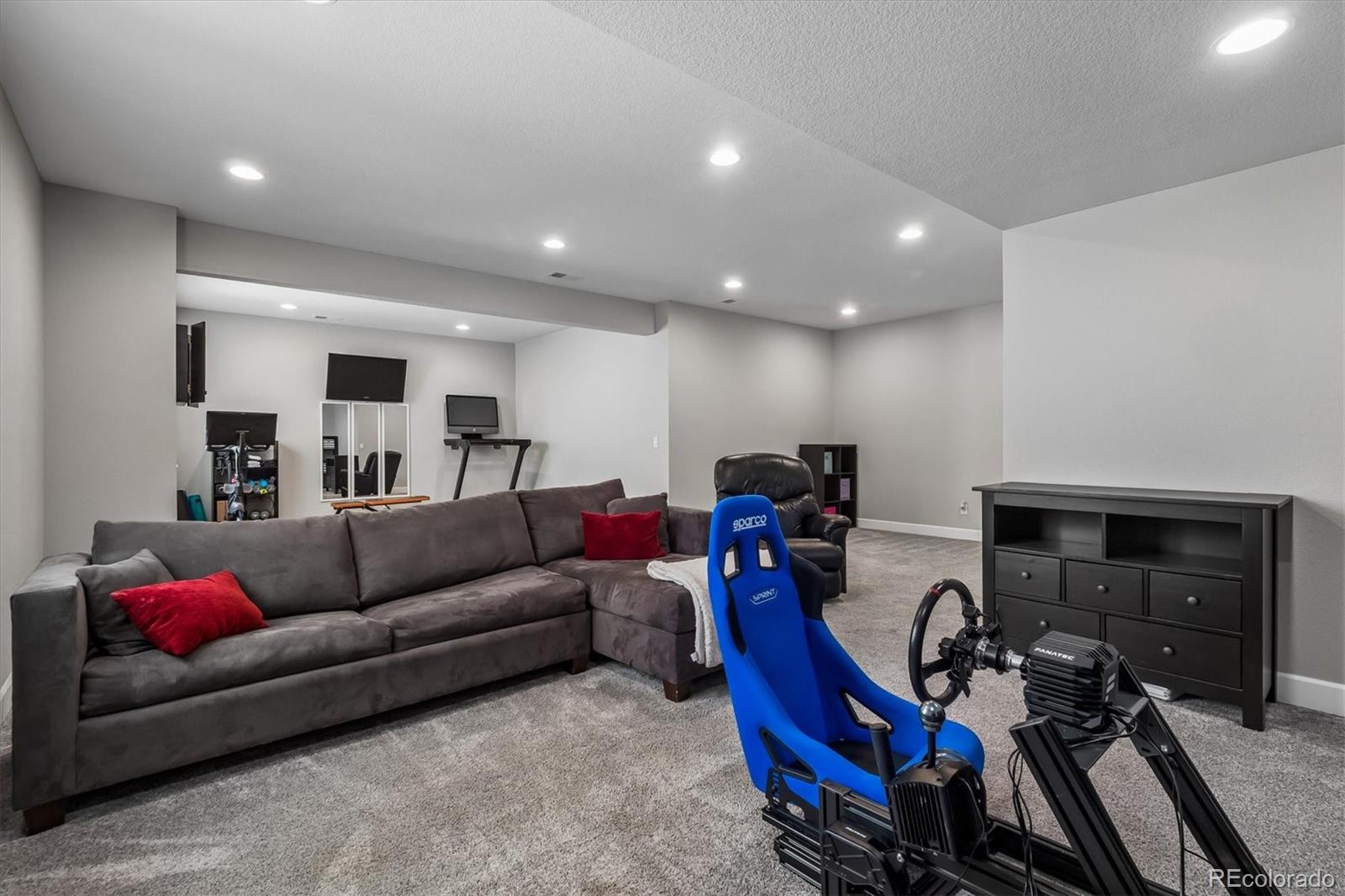 5215 Ditmars Trail