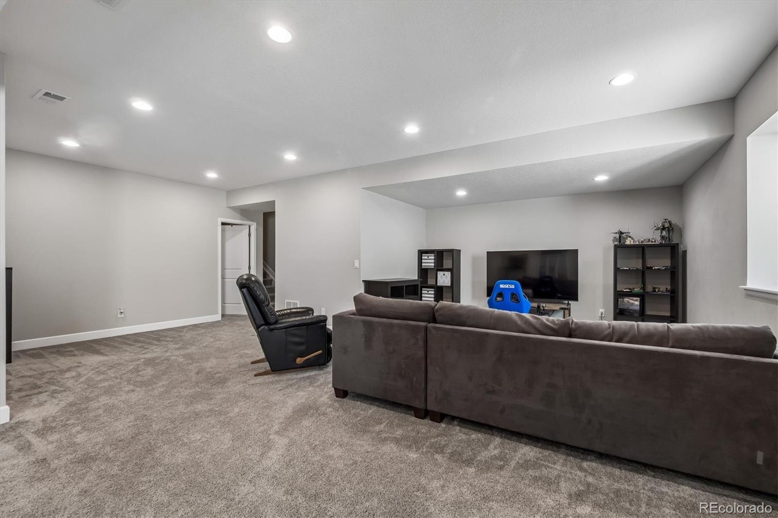 5215 Ditmars Trail