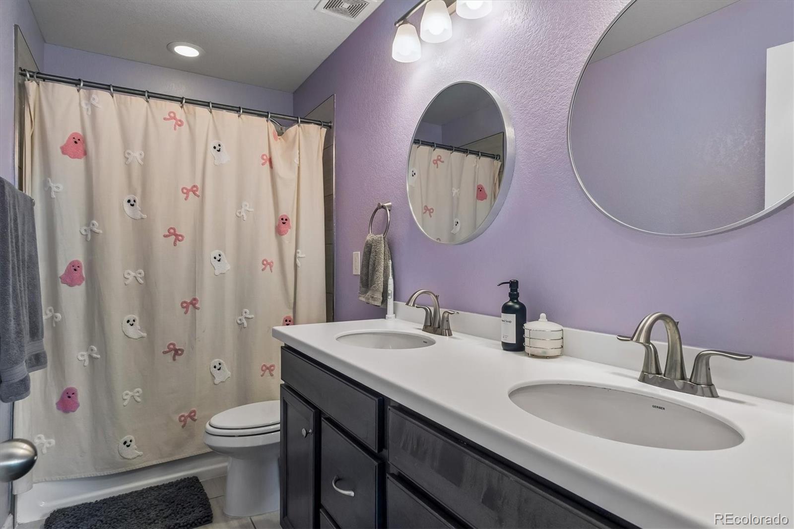 5215 Ditmars Trail