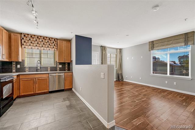 5772 S Addison Way Unit: 30E