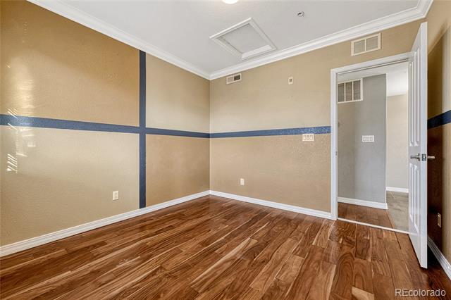 5772 S Addison Way Unit: 30E