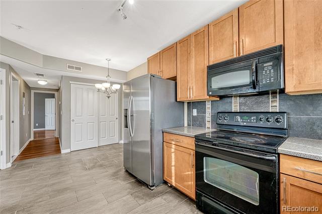 5772 S Addison Way Unit: 30E