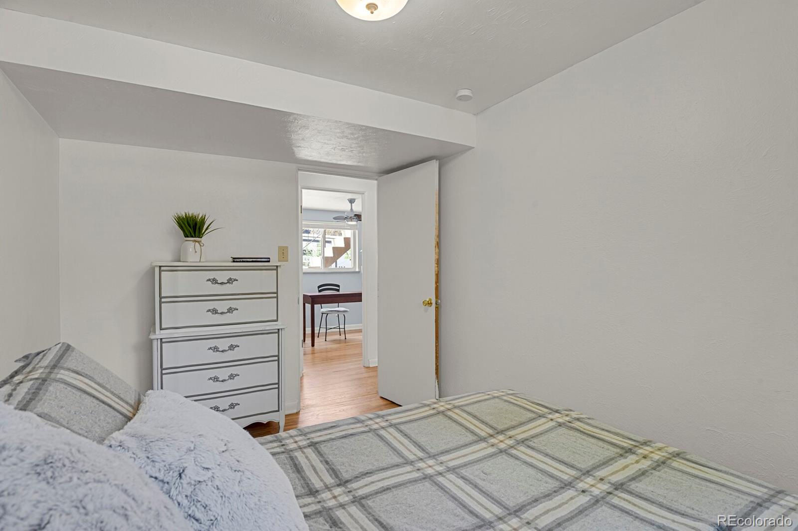3290 W Fairview Place