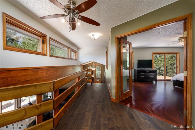 225 Sunnywood Lane
