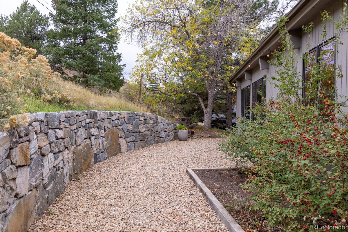 15050 Foothill Road