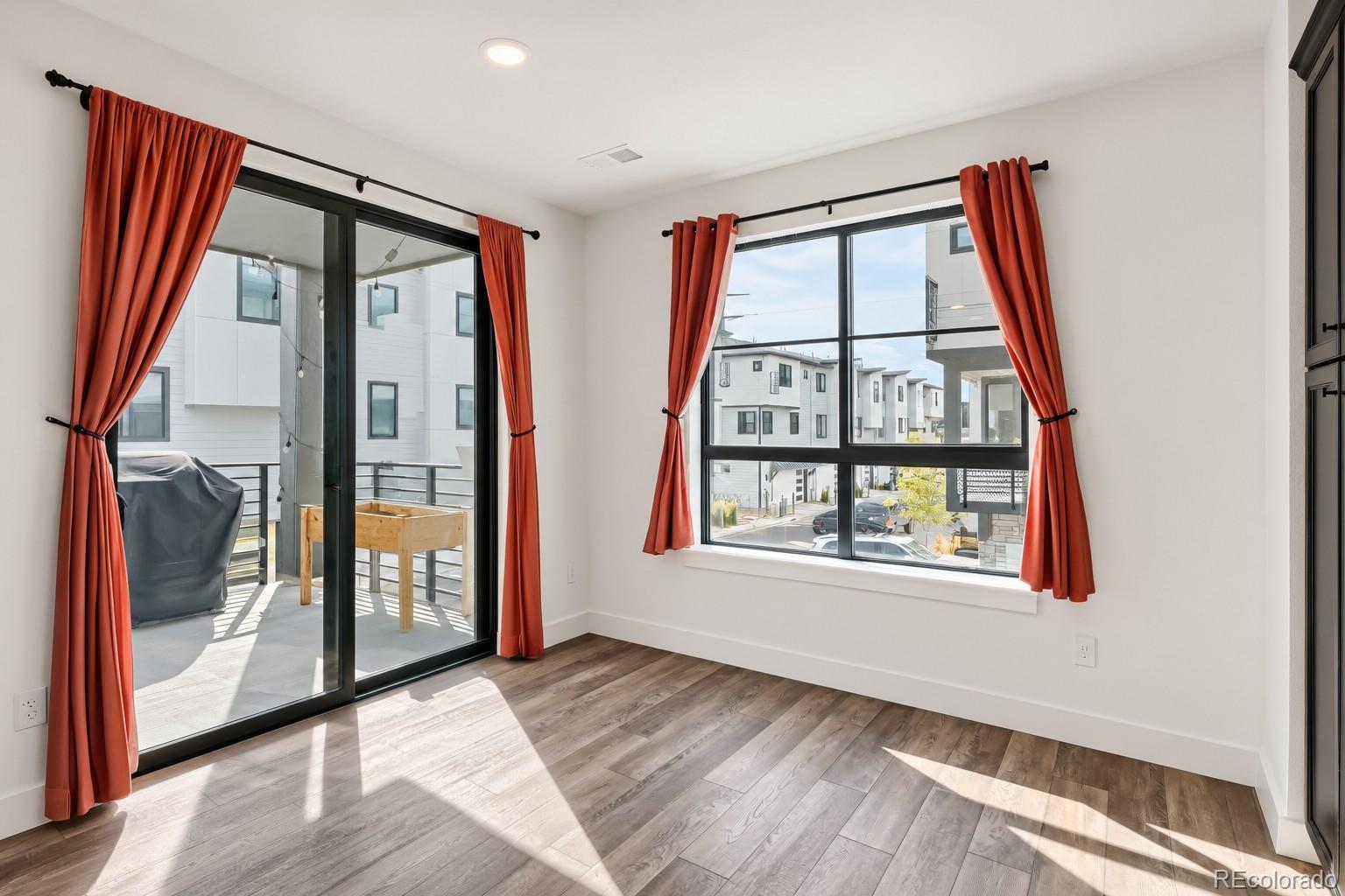 2038 S Holly Street Unit: 2