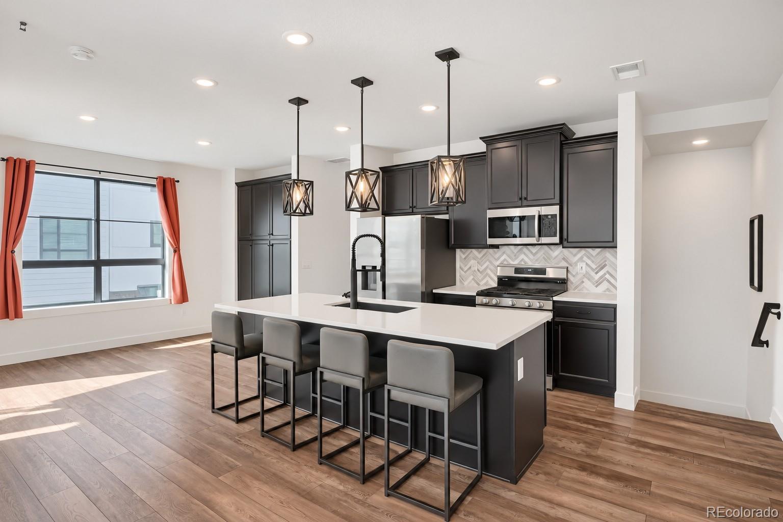 2038 S Holly Street Unit: 2