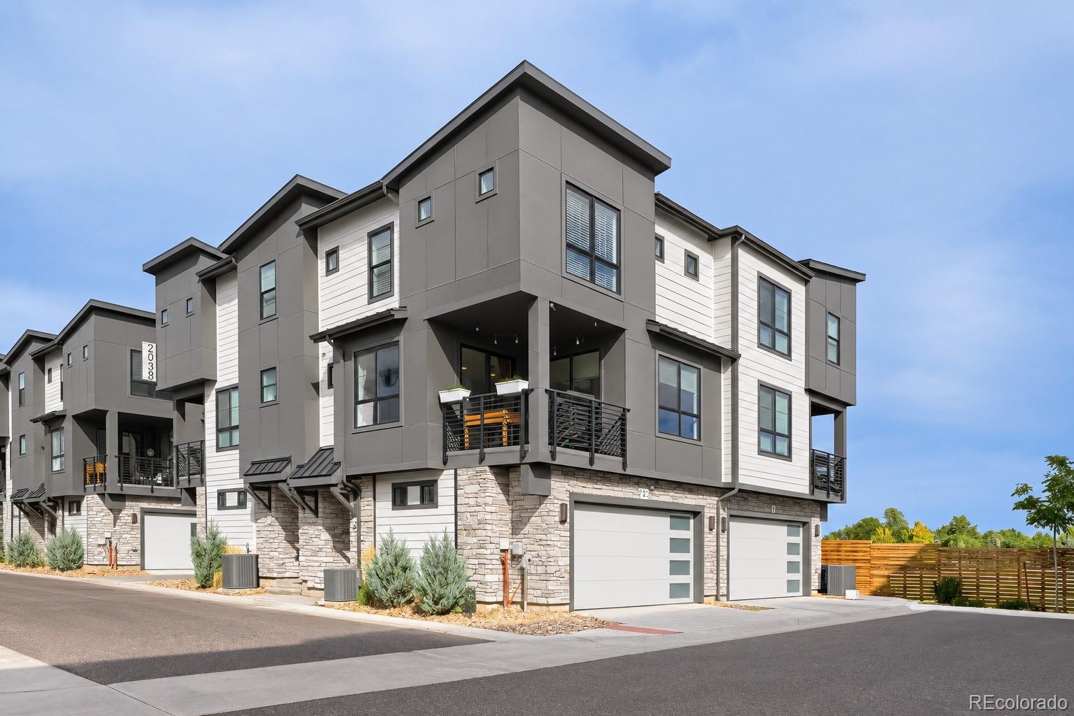 2038 S Holly Street Unit: 2