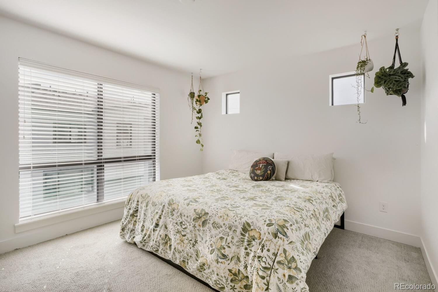 2038 S Holly Street Unit: 2