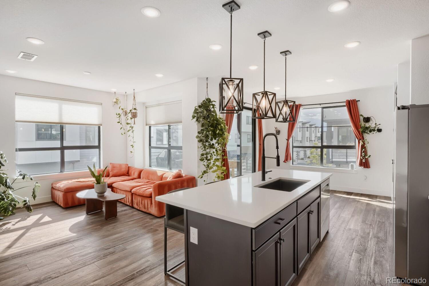 2038 S Holly Street Unit: 2