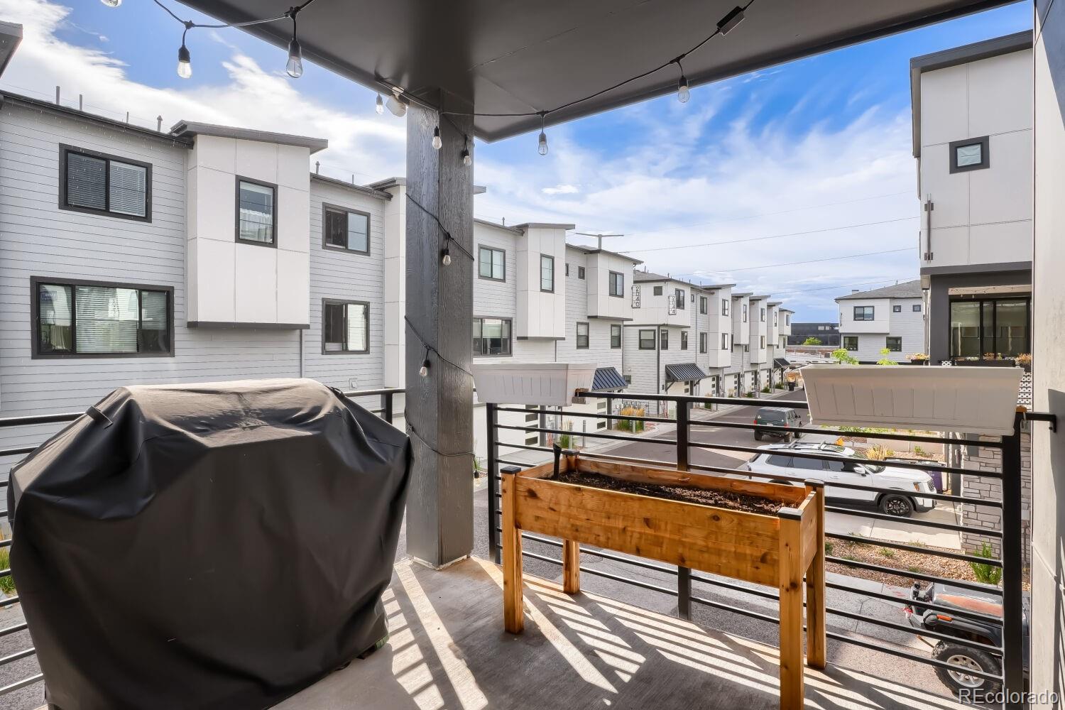 2038 S Holly Street Unit: 2