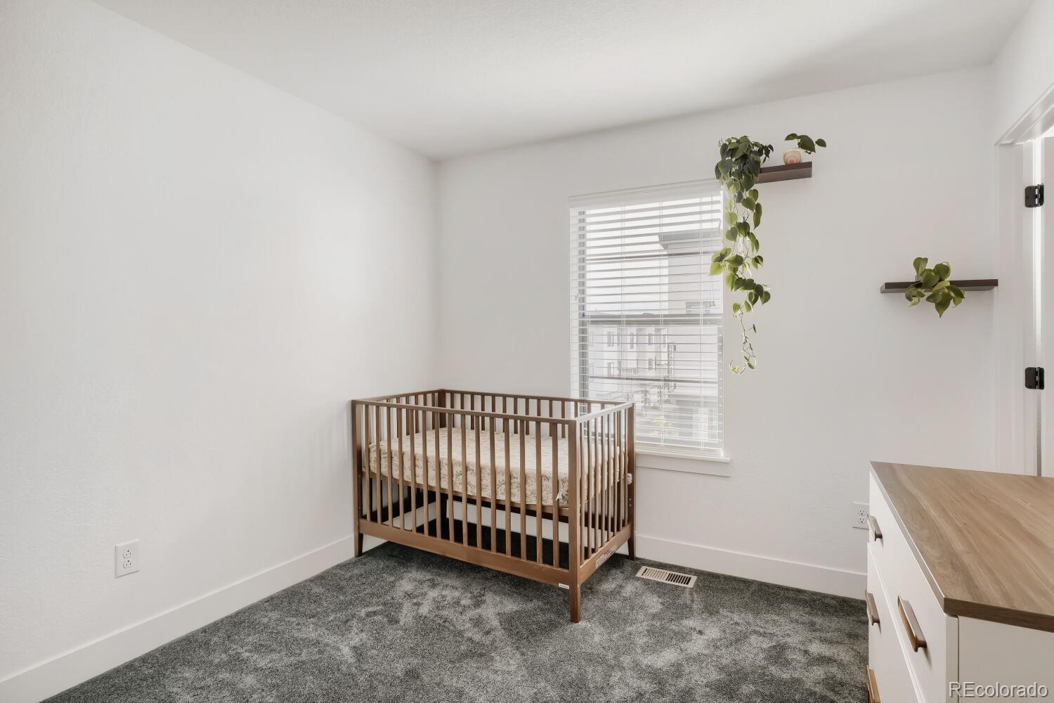 2038 S Holly Street Unit: 2