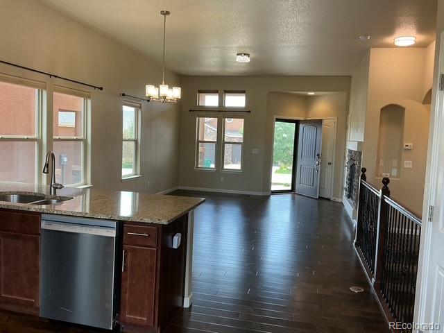 8127 Mockorange Heights