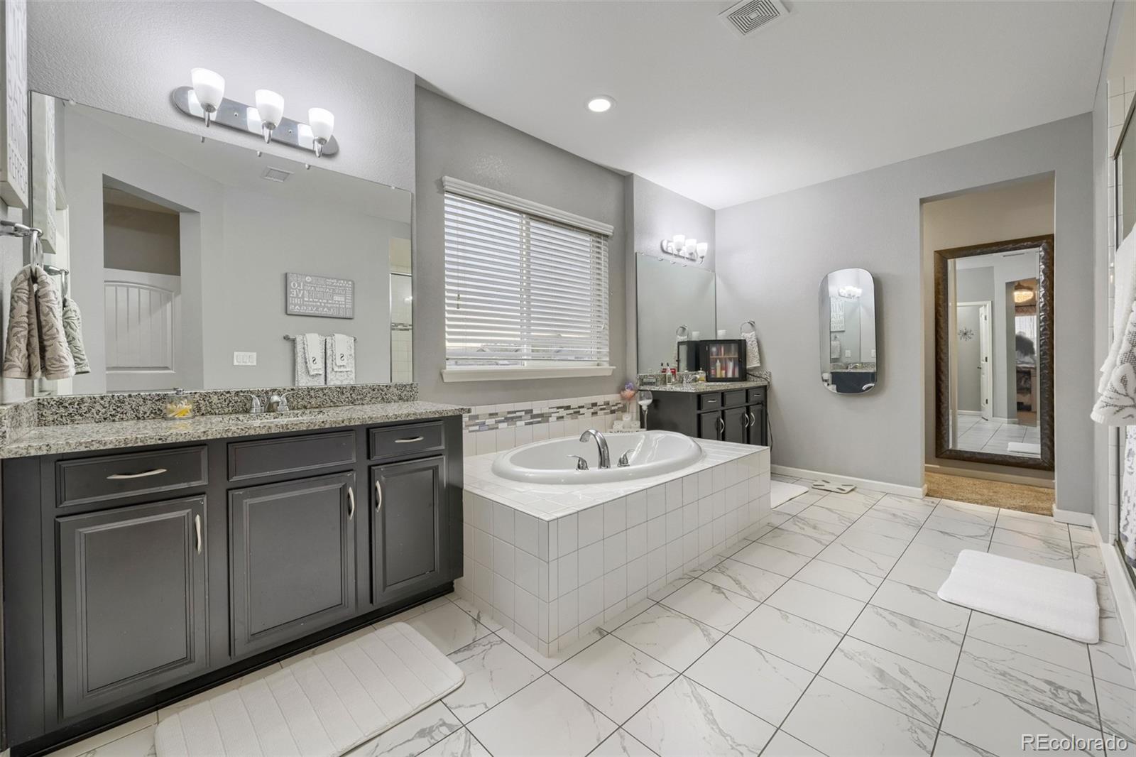 18471 W 93rd Place