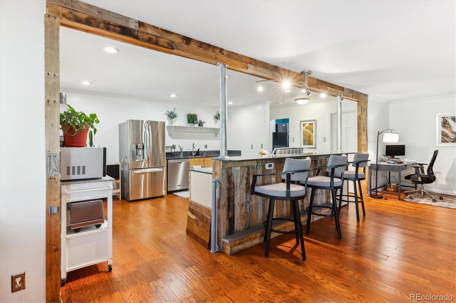 2203 S Holly Street Unit: 6