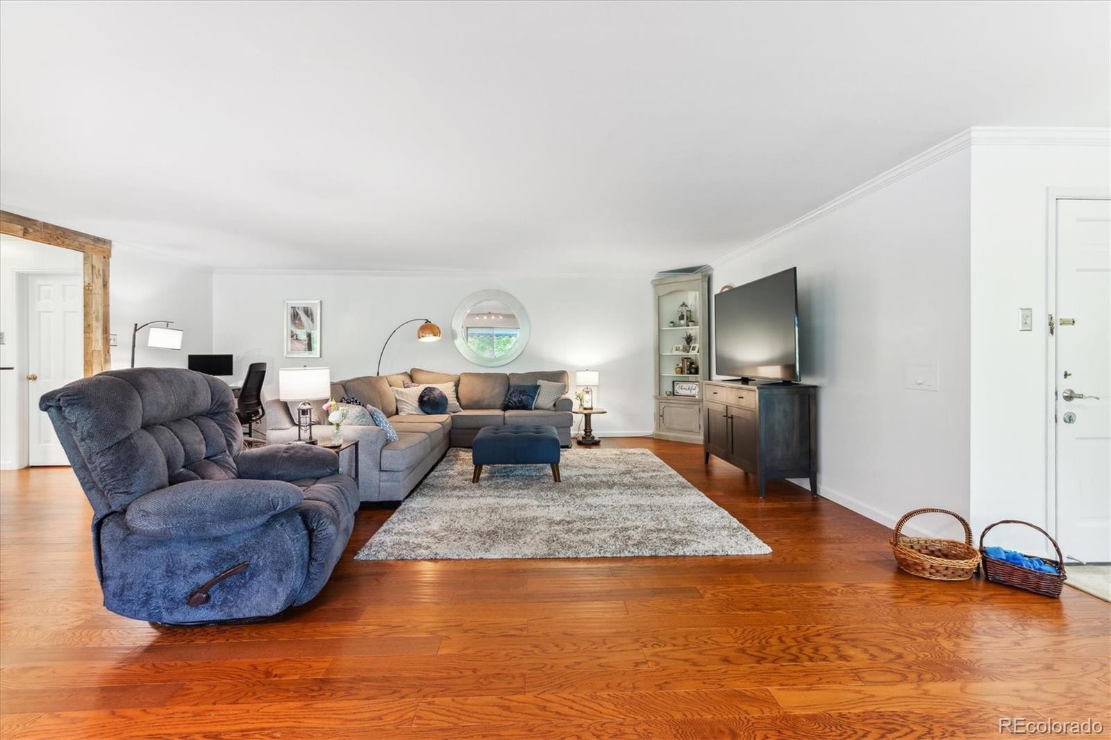 2203 S Holly Street Unit: 6