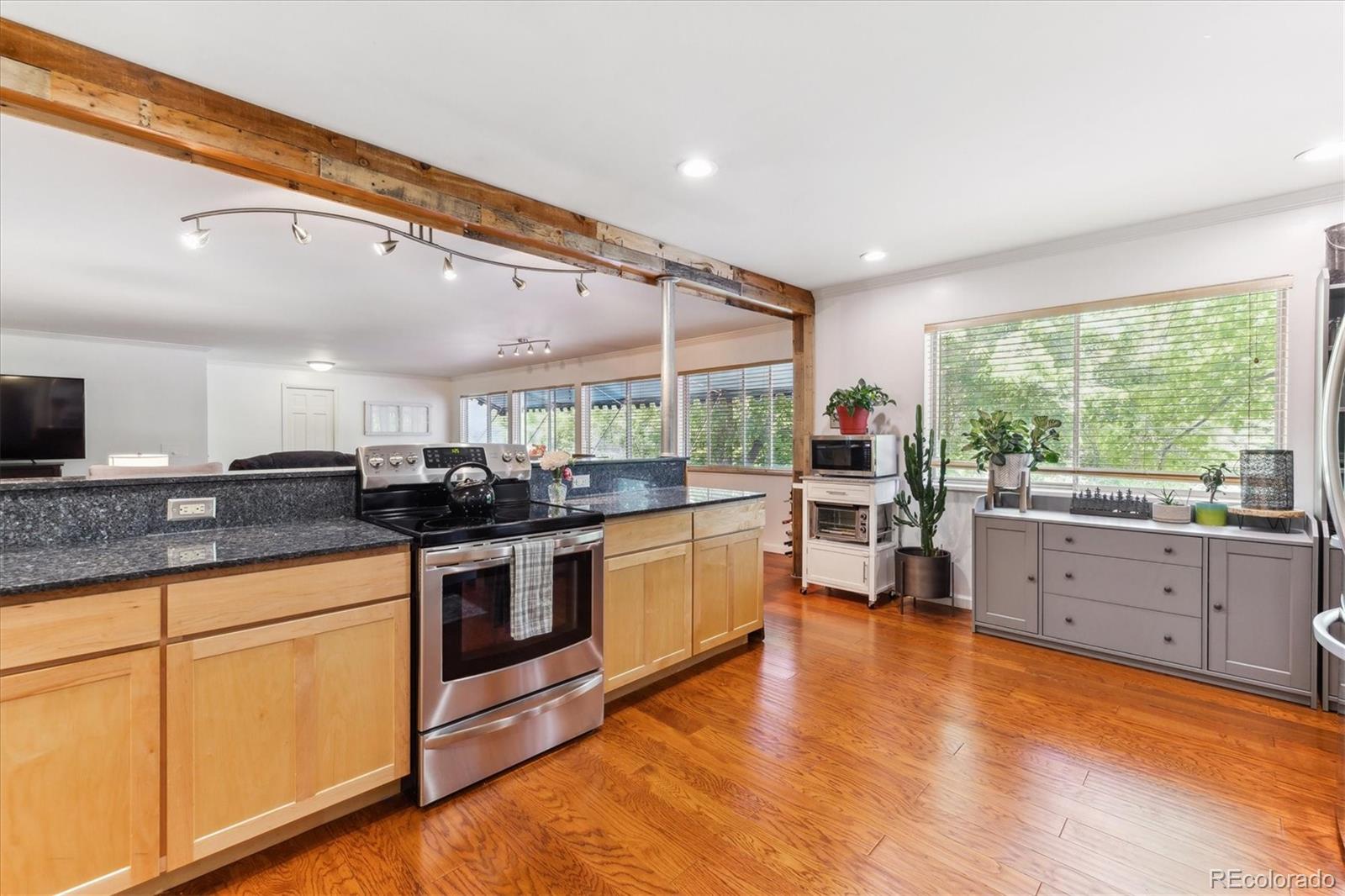 2203 S Holly Street Unit: 6