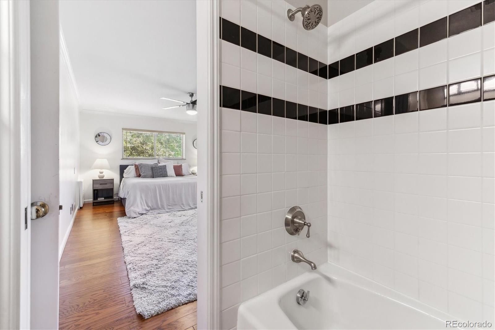 2203 S Holly Street Unit: 6