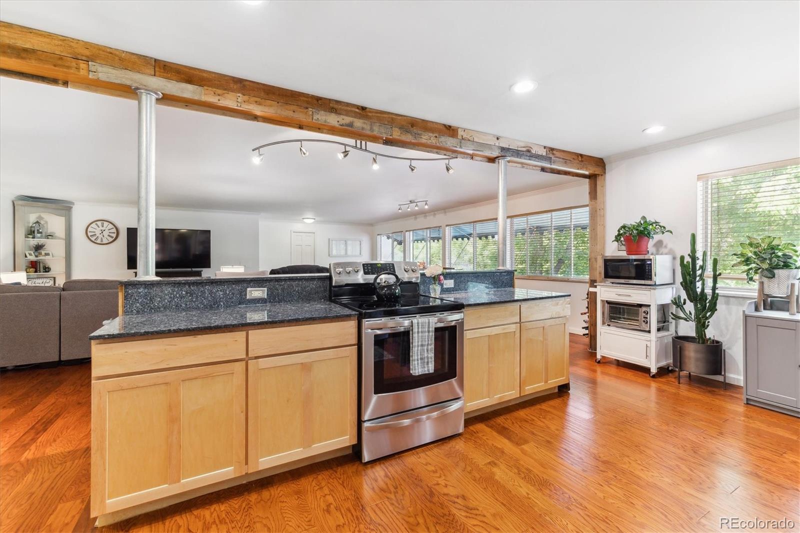 2203 S Holly Street Unit: 6