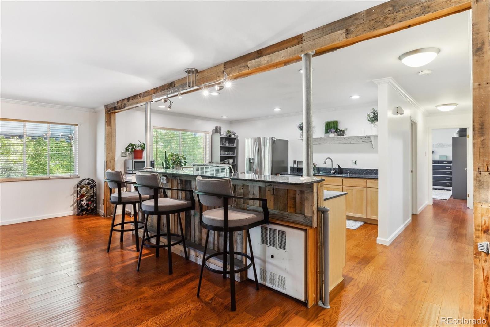 2203 S Holly Street Unit: 6