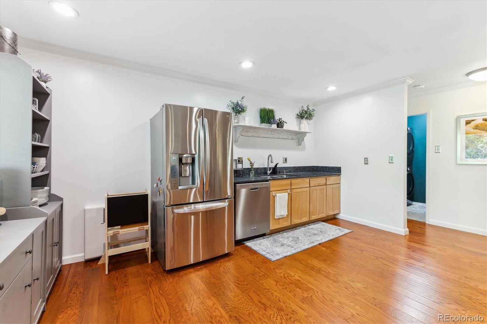 2203 S Holly Street Unit: 6
