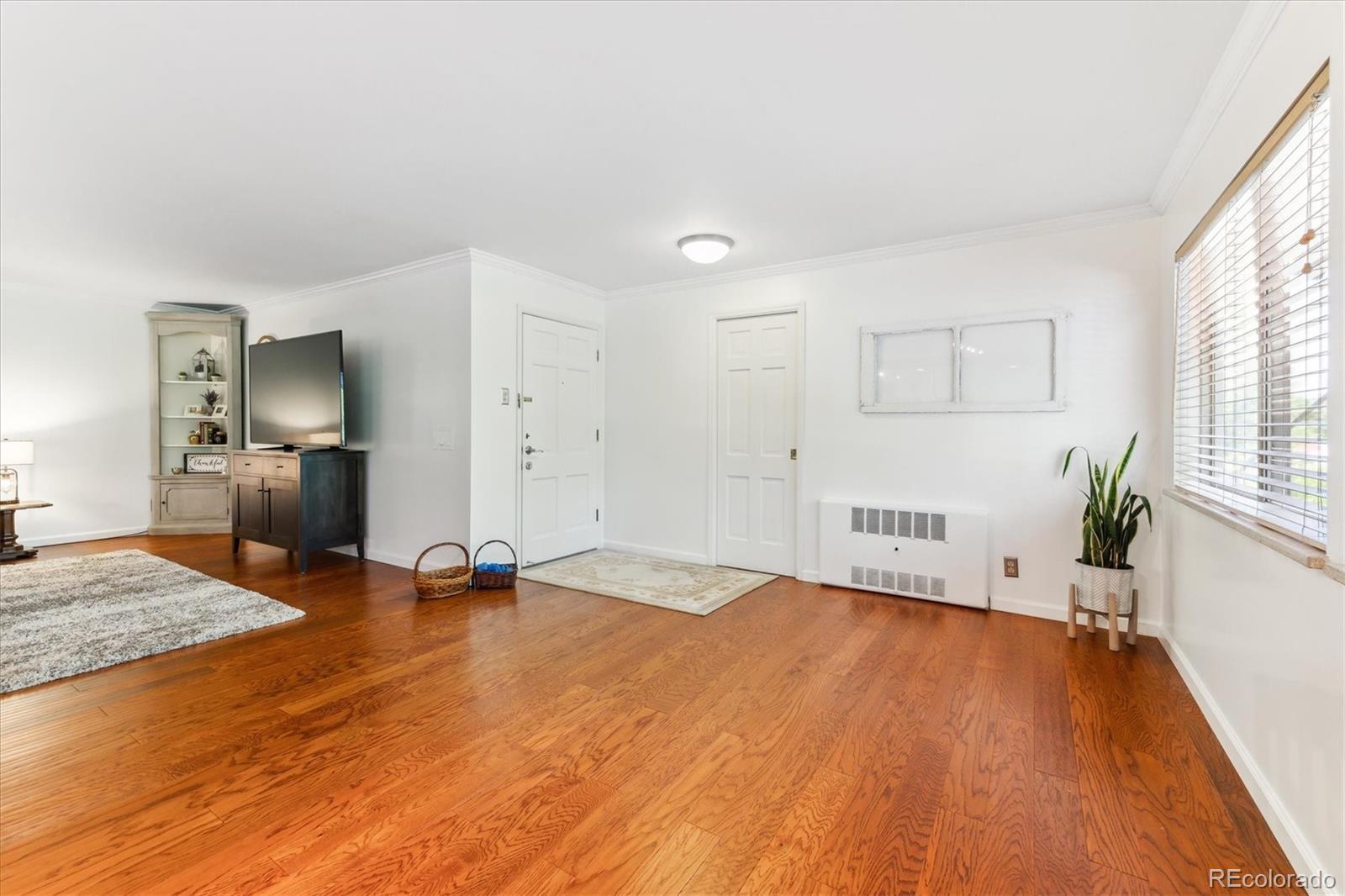 2203 S Holly Street Unit: 6