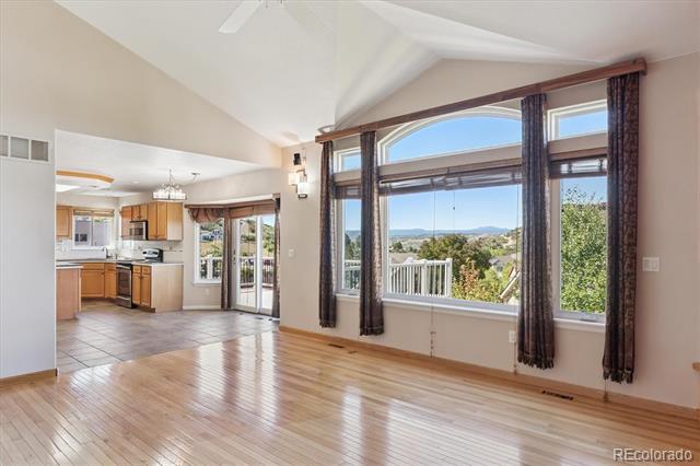 1387 Fox Canyon Lane