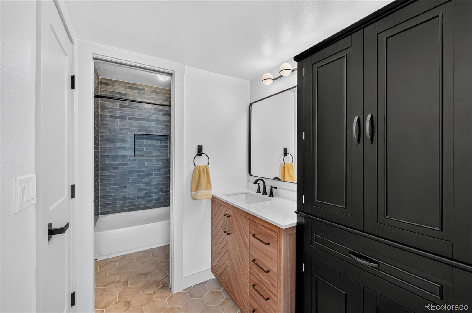 5706 W Asbury Place Unit: 108