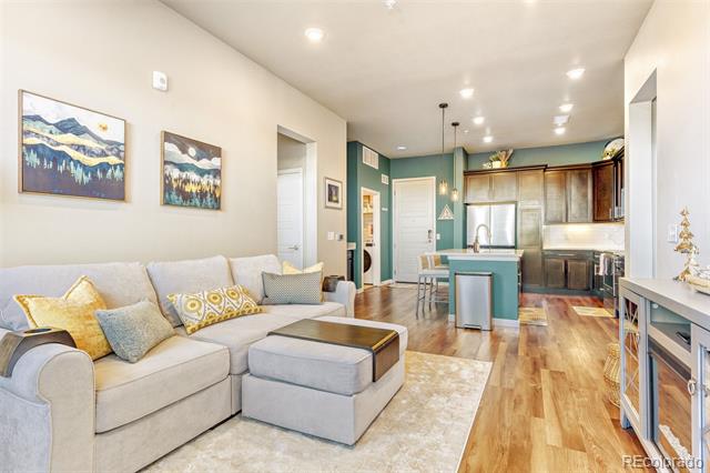 420 E Fremont Place Unit: 407