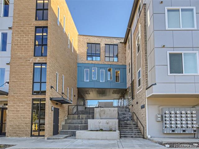 420 E Fremont Place Unit: 407