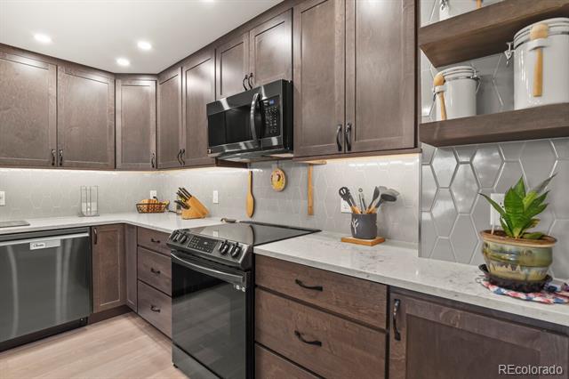 2868 S Heather Gardens Way Unit: 109