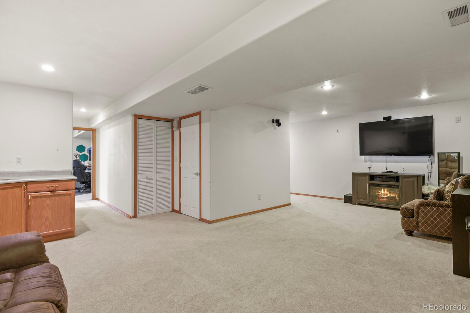 4912 Chariot Drive