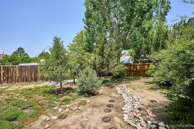 800 Park View Place