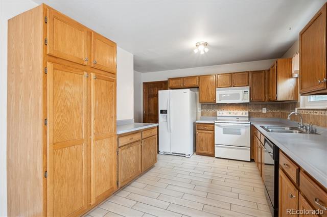 800 Park View Place