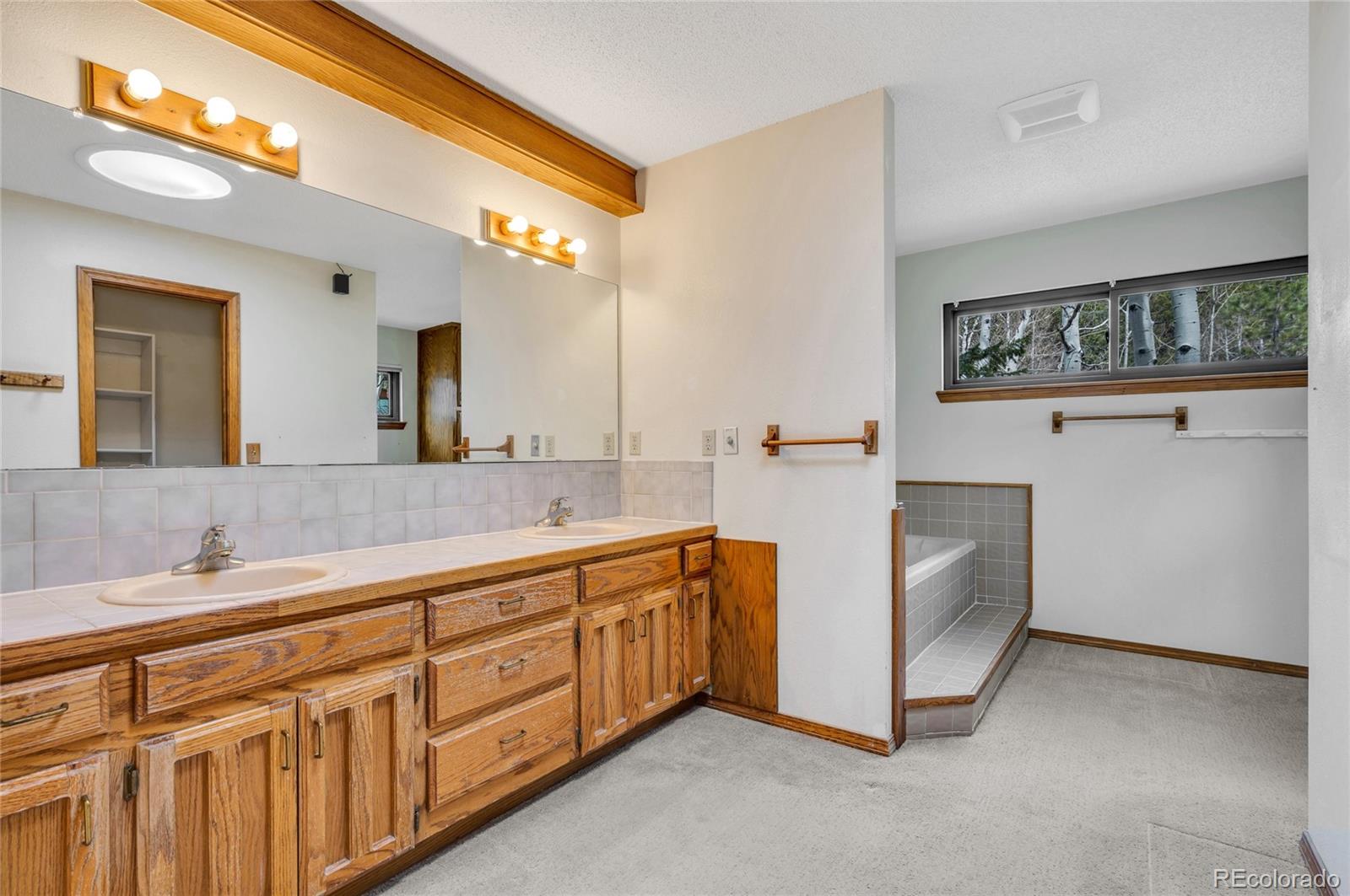 1231 Kings Crown Road
