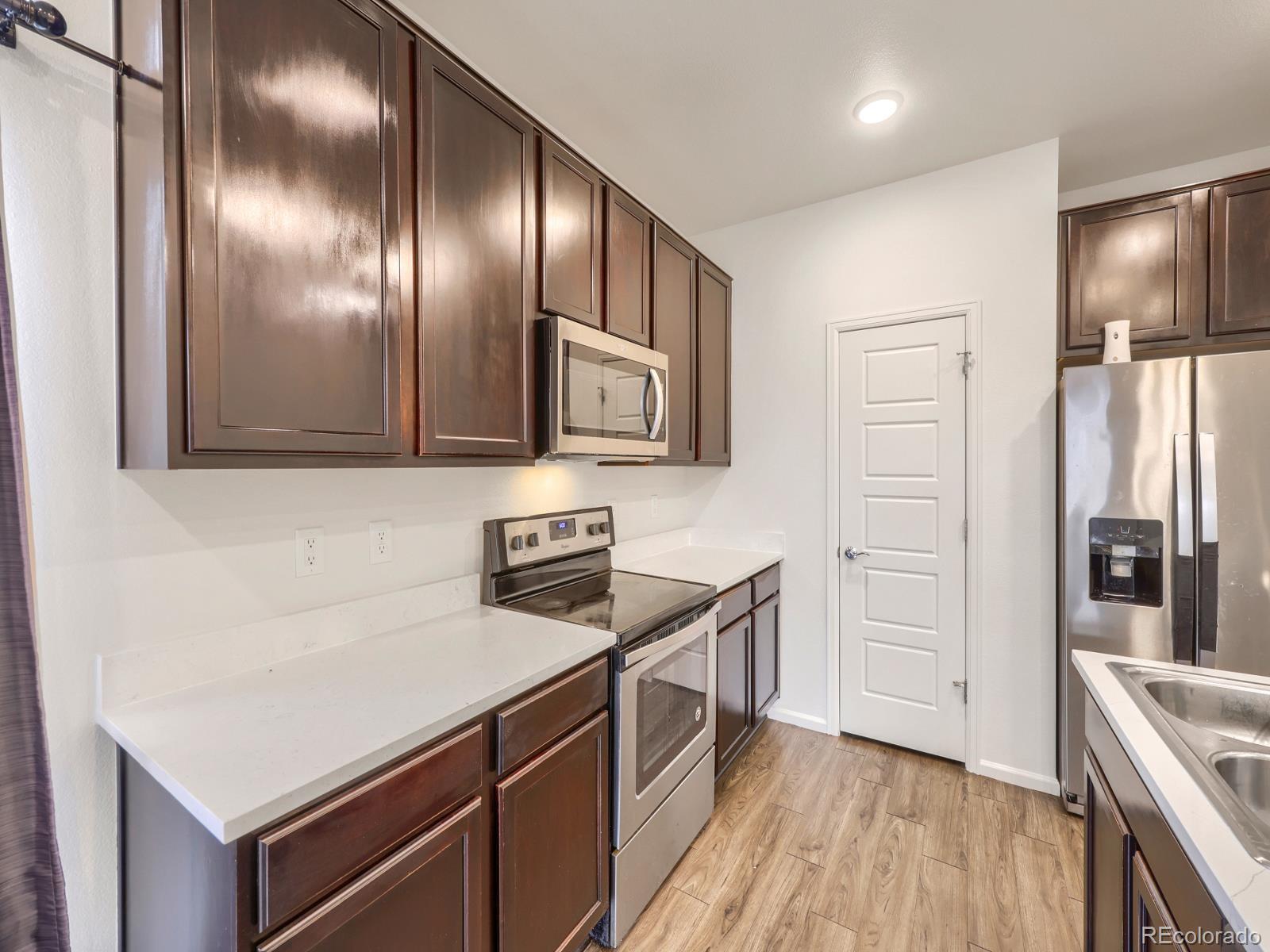 19990 E 40TH Avenue Unit: 4