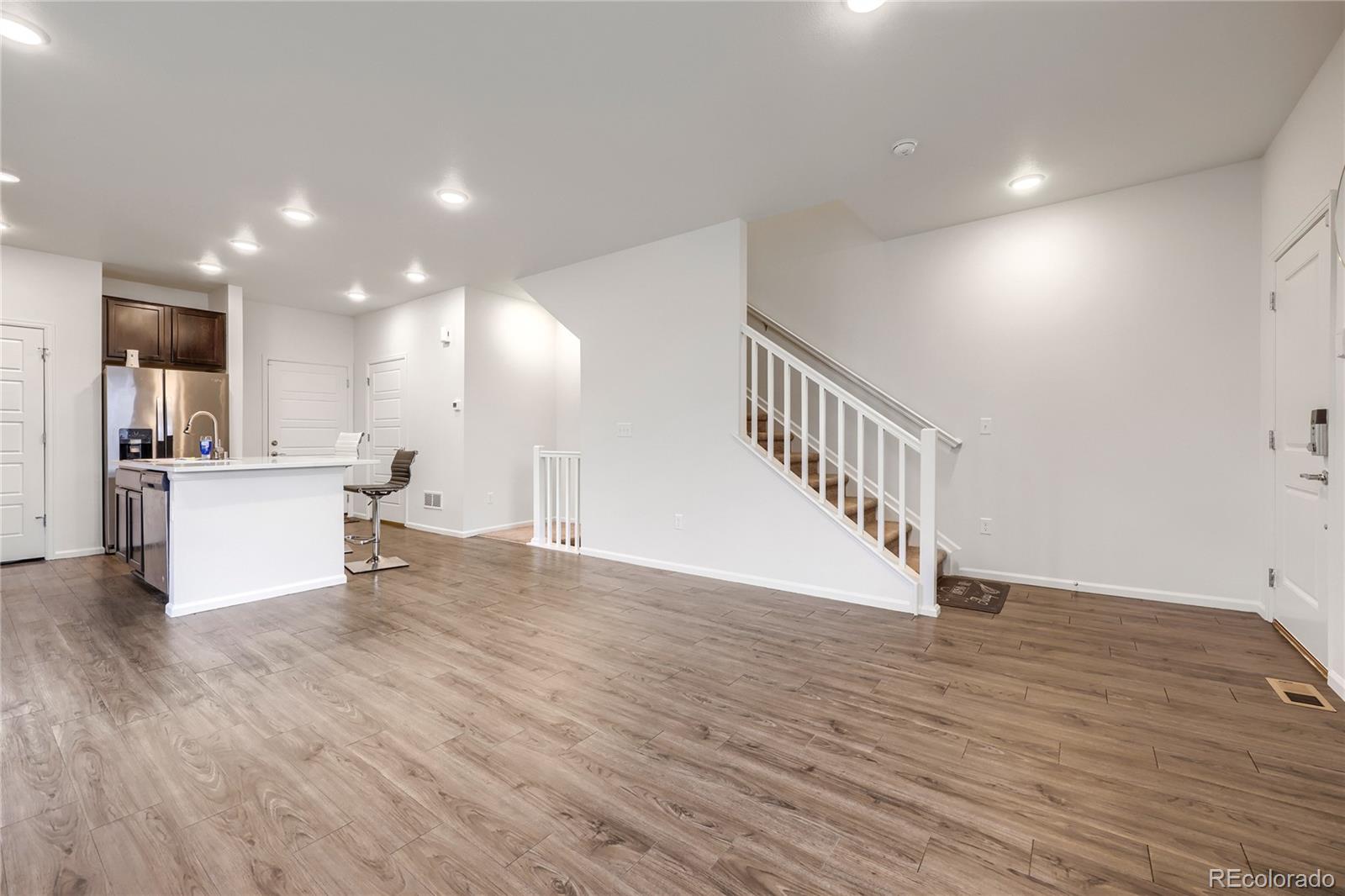 19990 E 40TH Avenue Unit: 4