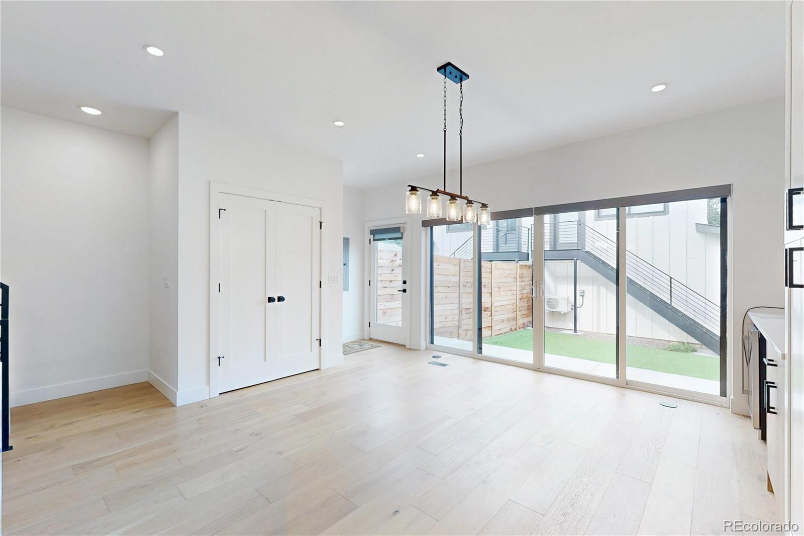 2403 S Franklin