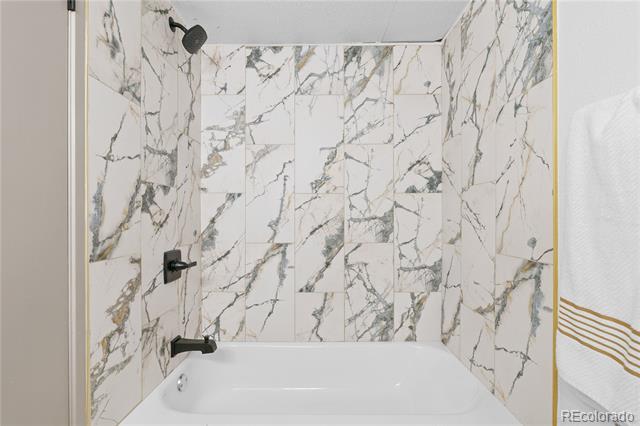 2281 S Vaughn Way Unit: 201A
