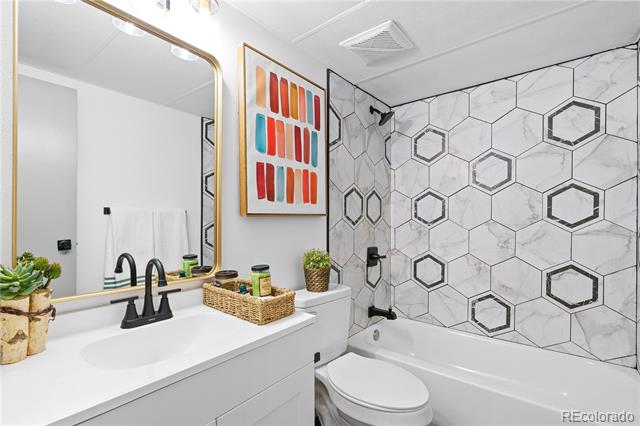 2281 S Vaughn Way Unit: 201A